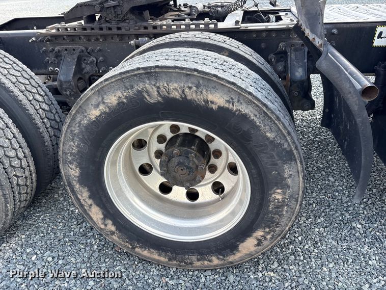 image for item YA0549 2016 Mack CHU613 semi truck