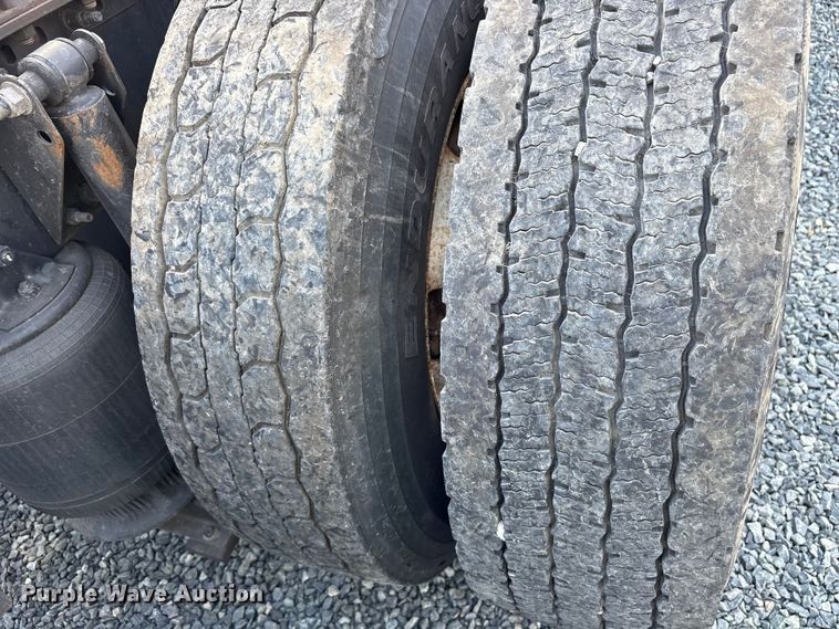 image for item YA0549 2016 Mack CHU613 semi truck