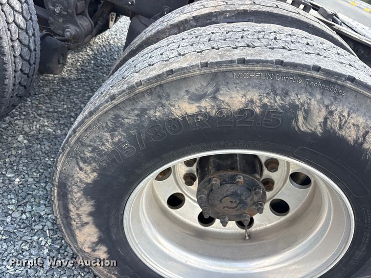 image for item YA0549 2016 Mack CHU613 semi truck