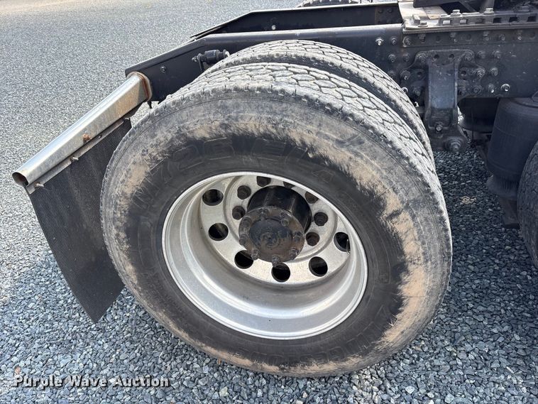 image for item YA0549 2016 Mack CHU613 semi truck