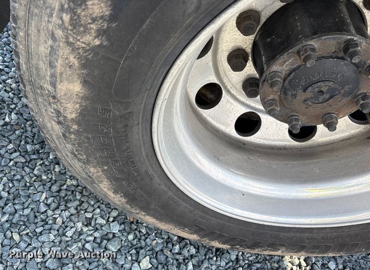 image for item YA0549 2016 Mack CHU613 semi truck