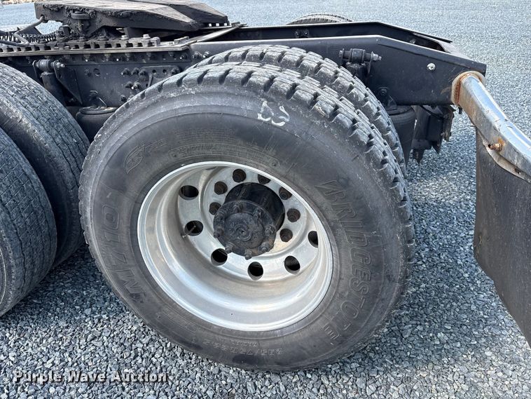 image for item YA0549 2016 Mack CHU613 semi truck