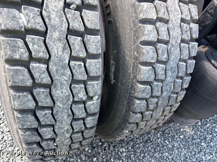 image for item YA0549 2016 Mack CHU613 semi truck