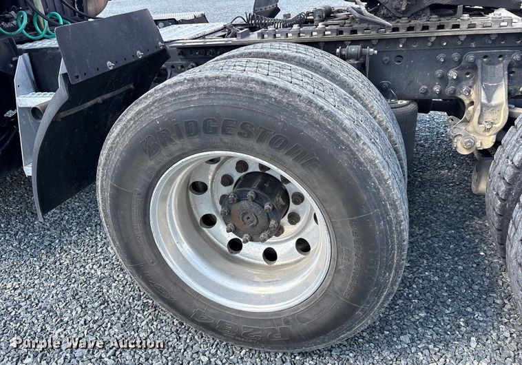 image for item YA0549 2016 Mack CHU613 semi truck