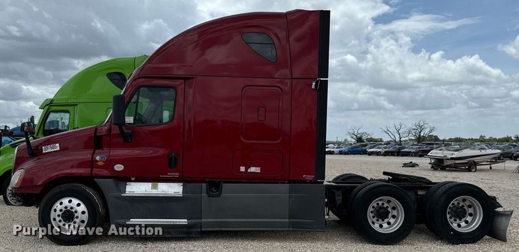 image for item YA0648 2018 Freightliner Cascadia 125 semi truck