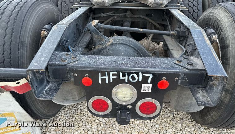 image for item YA0648 2018 Freightliner Cascadia 125 semi truck