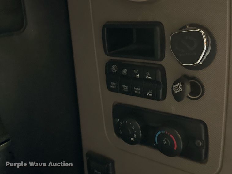 image for item YA0648 2018 Freightliner Cascadia 125 semi truck