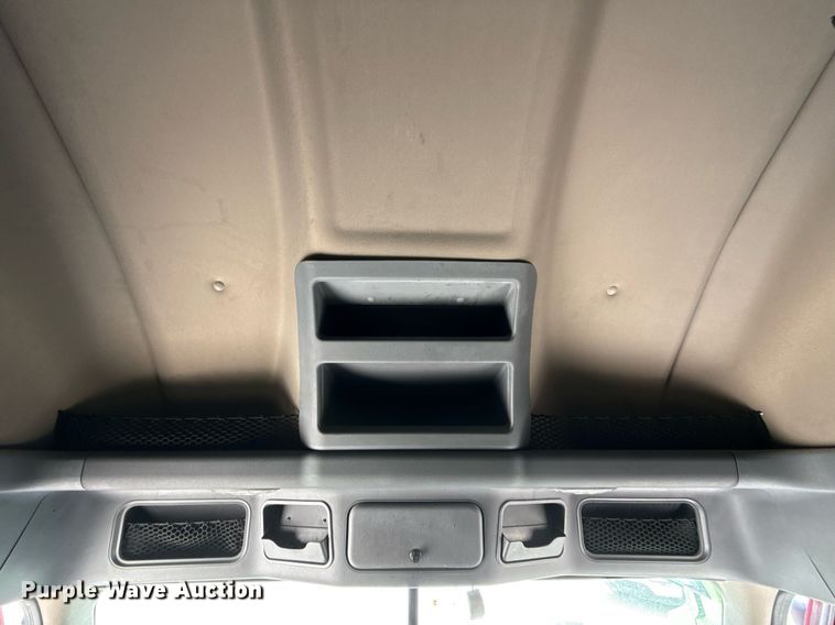 image for item YA0648 2018 Freightliner Cascadia 125 semi truck