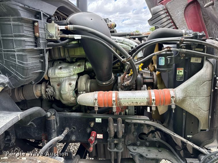 image for item YA0648 2018 Freightliner Cascadia 125 semi truck