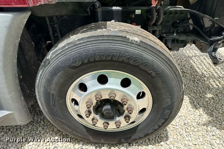 image for item YA0648 2018 Freightliner Cascadia 125 semi truck