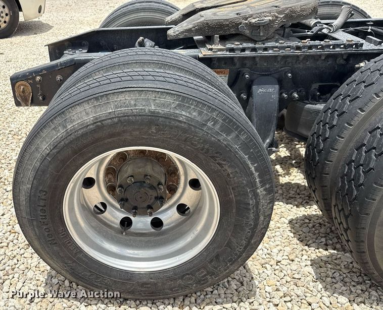 image for item YA0648 2018 Freightliner Cascadia 125 semi truck