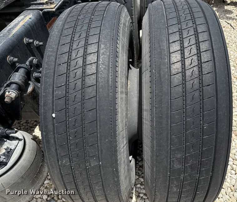 image for item YA0648 2018 Freightliner Cascadia 125 semi truck