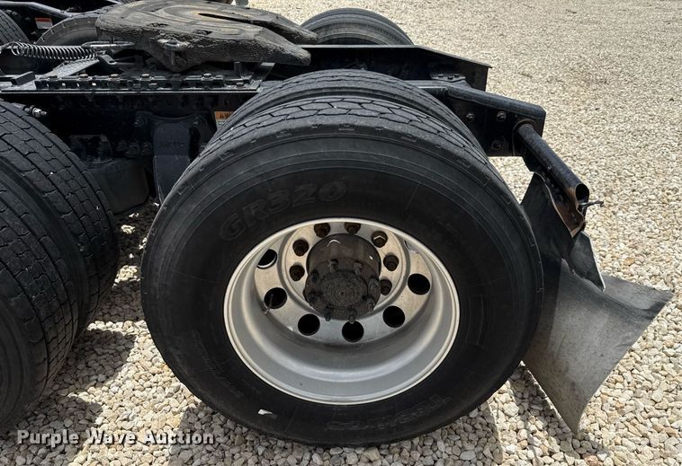 image for item YA0648 2018 Freightliner Cascadia 125 semi truck