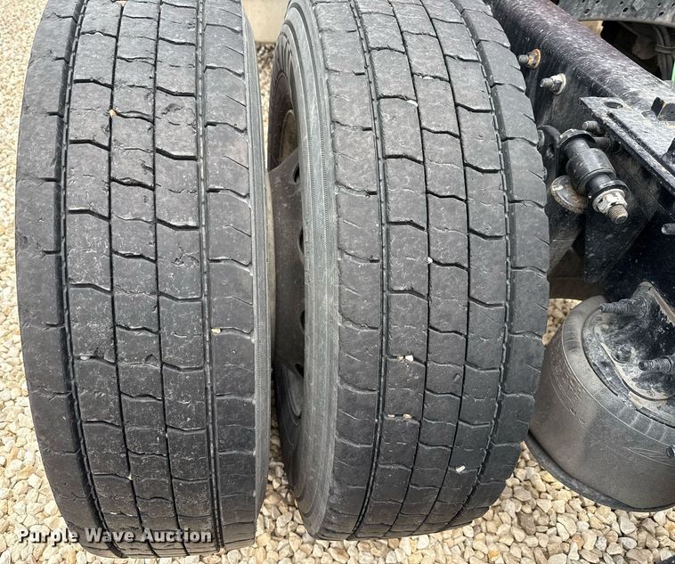 image for item YA0648 2018 Freightliner Cascadia 125 semi truck