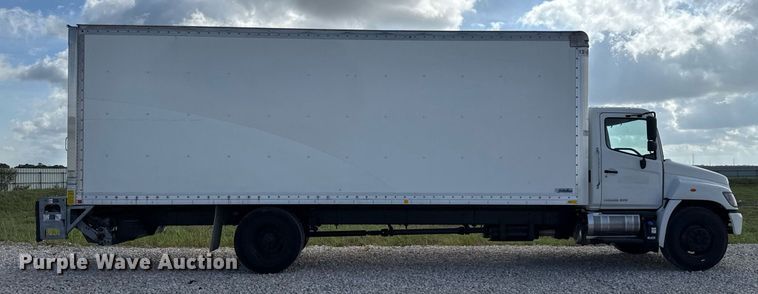 image for item YA0690 2019 Hino 268A box truck