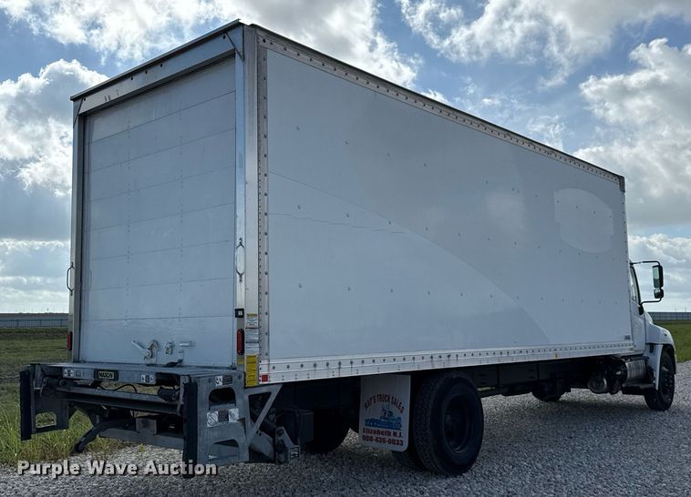 image for item YA0690 2019 Hino 268A box truck