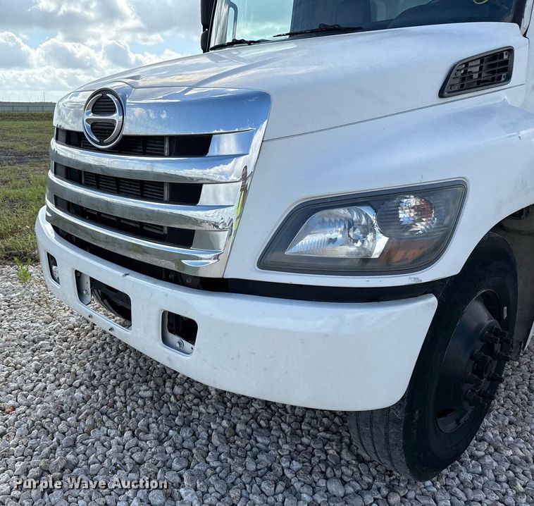 image for item YA0690 2019 Hino 268A box truck