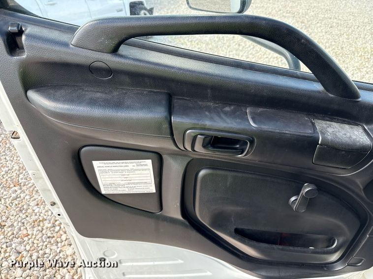 image for item YA0690 2019 Hino 268A box truck