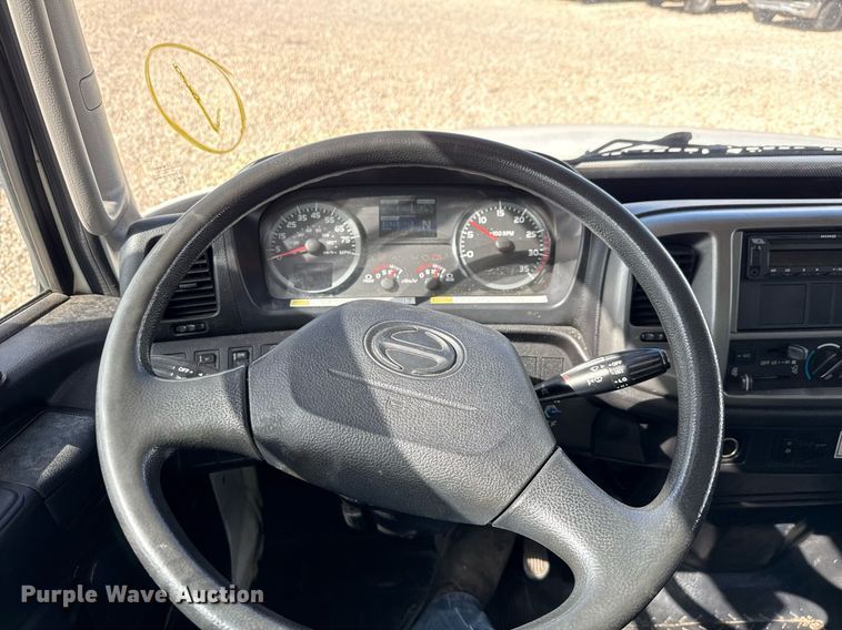 image for item YA0690 2019 Hino 268A box truck