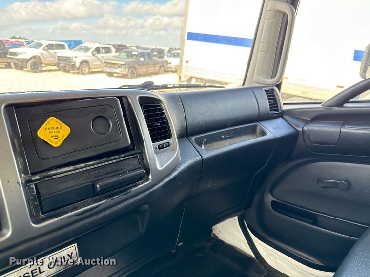 image for item YA0690 2019 Hino 268A box truck