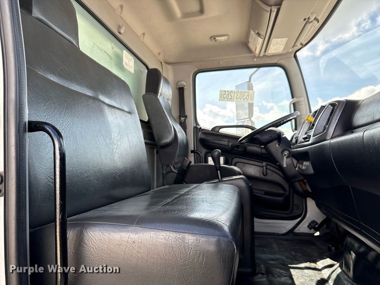 image for item YA0690 2019 Hino 268A box truck