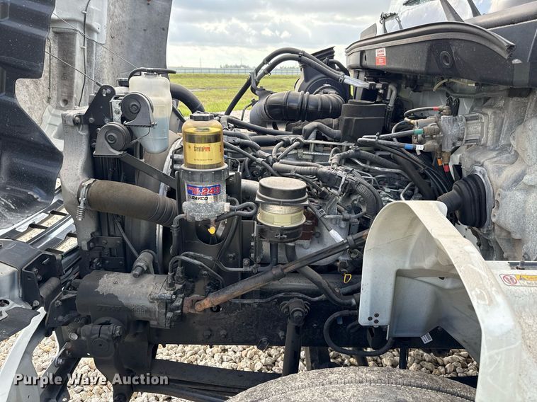 image for item YA0690 2019 Hino 268A box truck