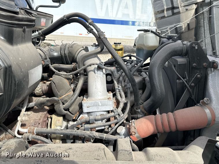 image for item YA0690 2019 Hino 268A box truck