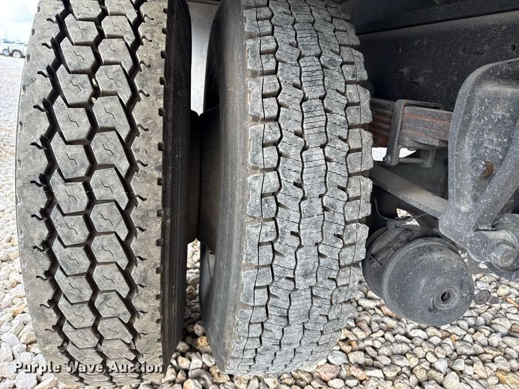 image for item YA0690 2019 Hino 268A box truck