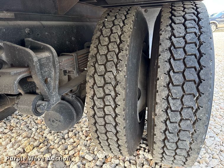 image for item YA0690 2019 Hino 268A box truck