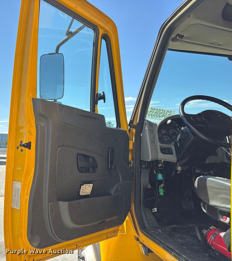 image for item YA0696 2017 International 4300 box truck