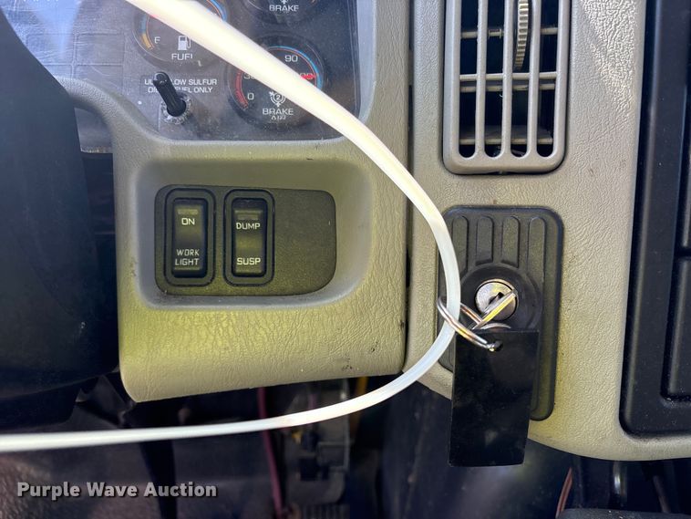 image for item YA0696 2017 International 4300 box truck