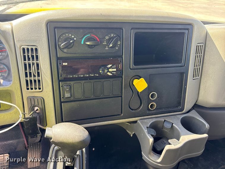 image for item YA0696 2017 International 4300 box truck