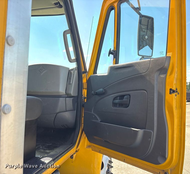 image for item YA0696 2017 International 4300 box truck