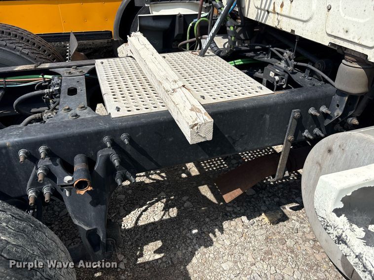 image for item YA0702 2018 International LT625 semi truck