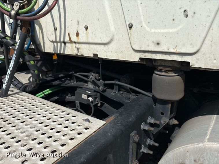 image for item YA0702 2018 International LT625 semi truck