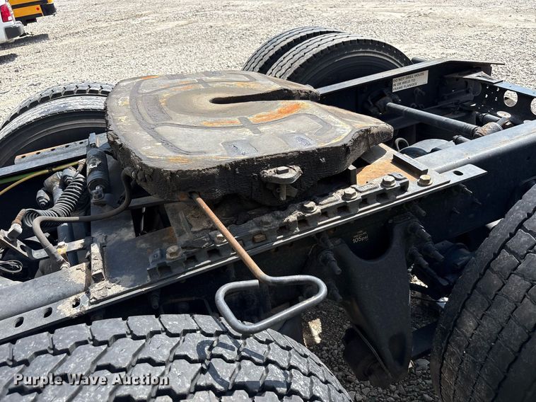 image for item YA0702 2018 International LT625 semi truck