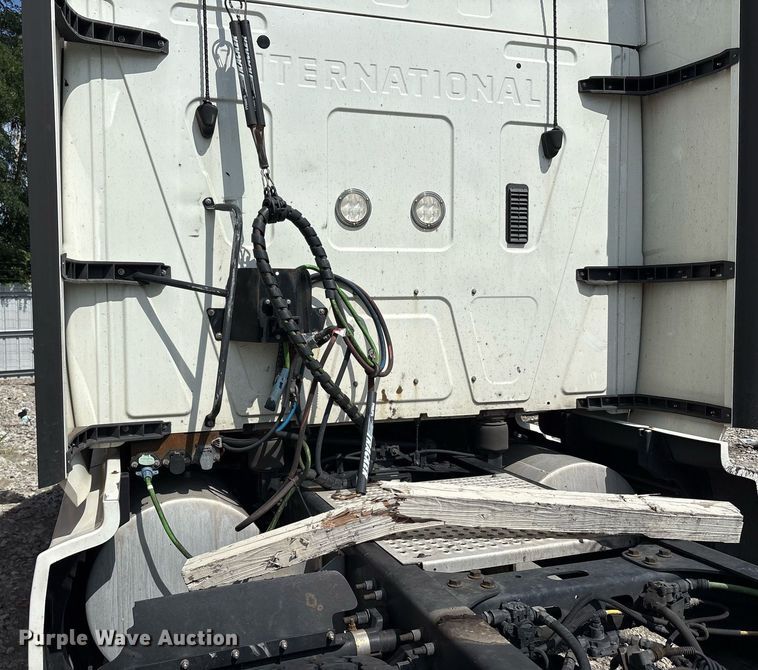 image for item YA0702 2018 International LT625 semi truck