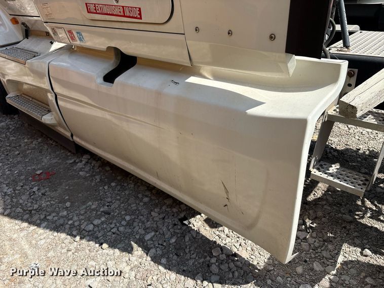 image for item YA0702 2018 International LT625 semi truck