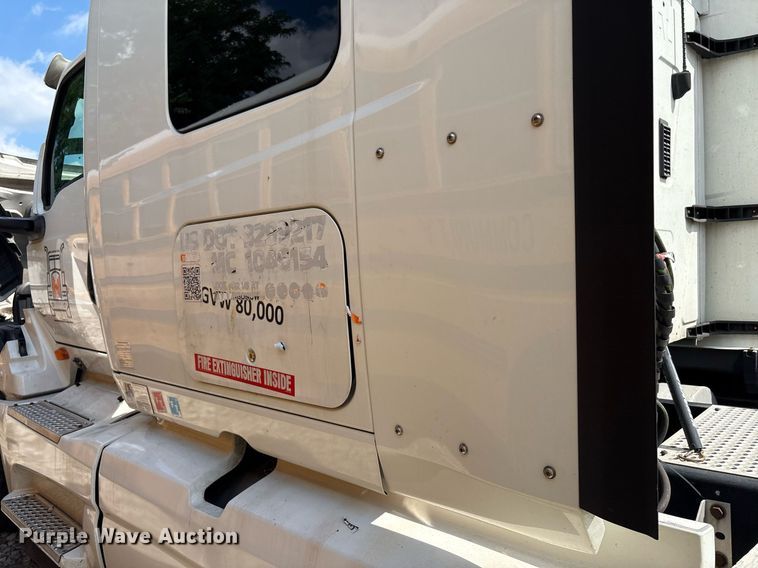 image for item YA0702 2018 International LT625 semi truck