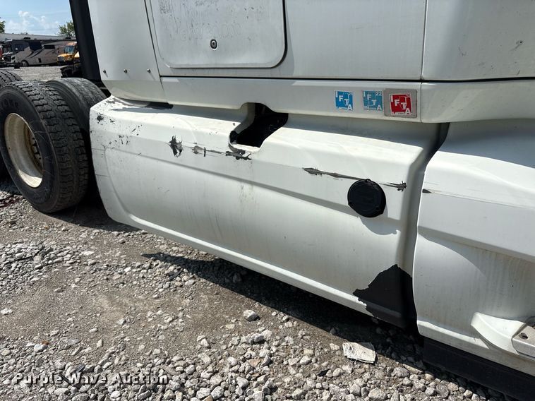 image for item YA0702 2018 International LT625 semi truck