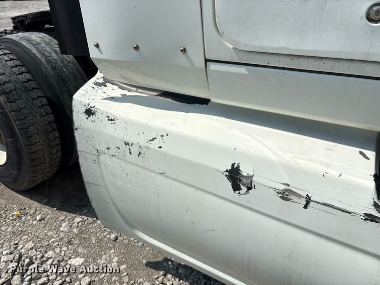 image for item YA0702 2018 International LT625 semi truck