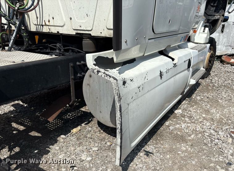 image for item YA0702 2018 International LT625 semi truck