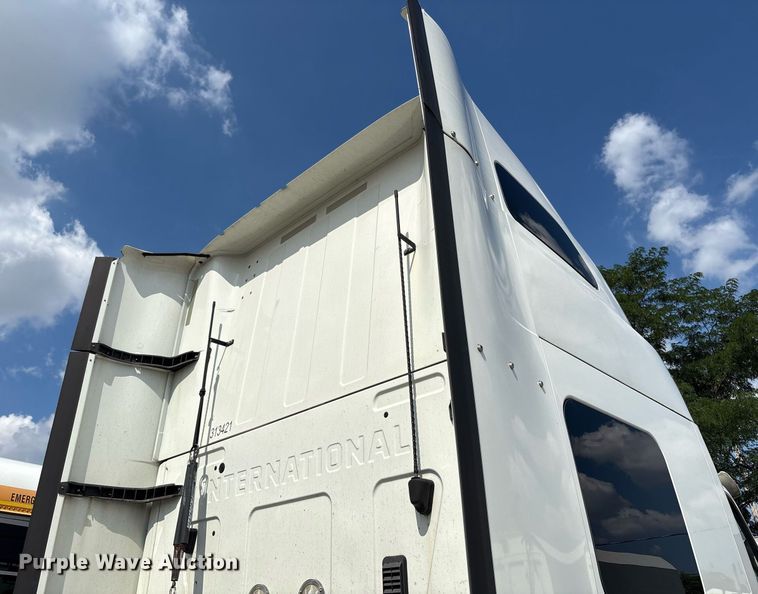 image for item YA0702 2018 International LT625 semi truck