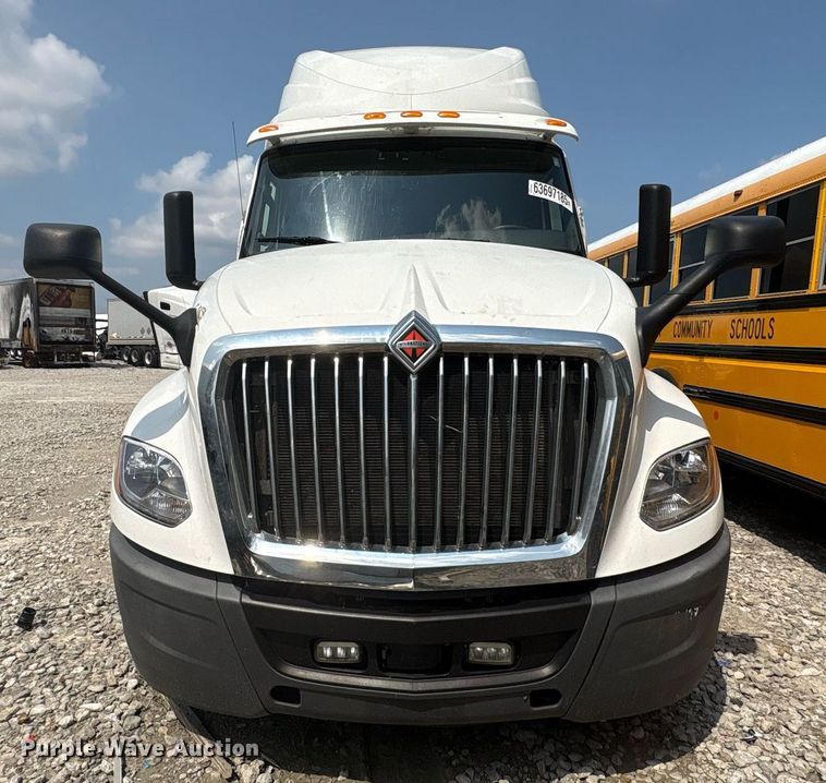 image for item YA0702 2018 International LT625 semi truck