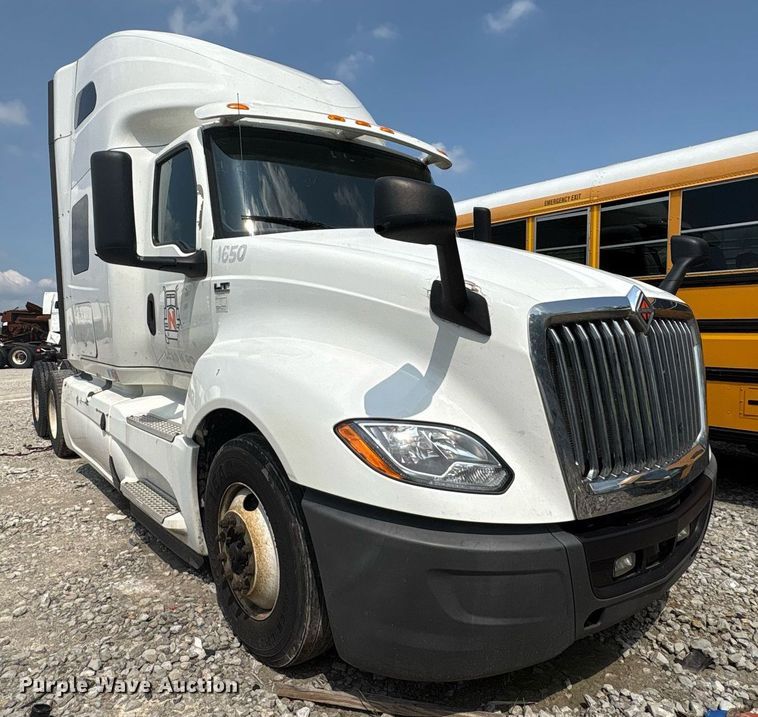image for item YA0702 2018 International LT625 semi truck