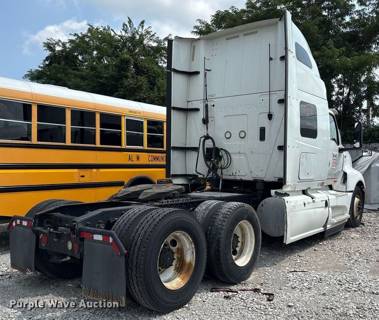 image for item YA0702 2018 International LT625 semi truck