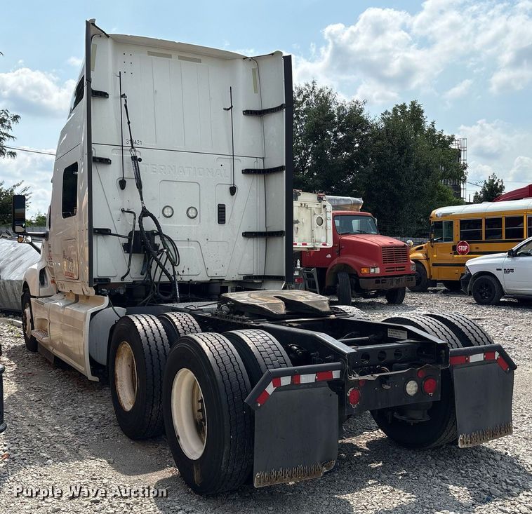image for item YA0702 2018 International LT625 semi truck