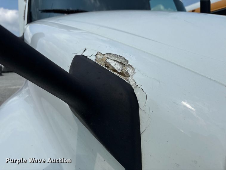 image for item YA0702 2018 International LT625 semi truck