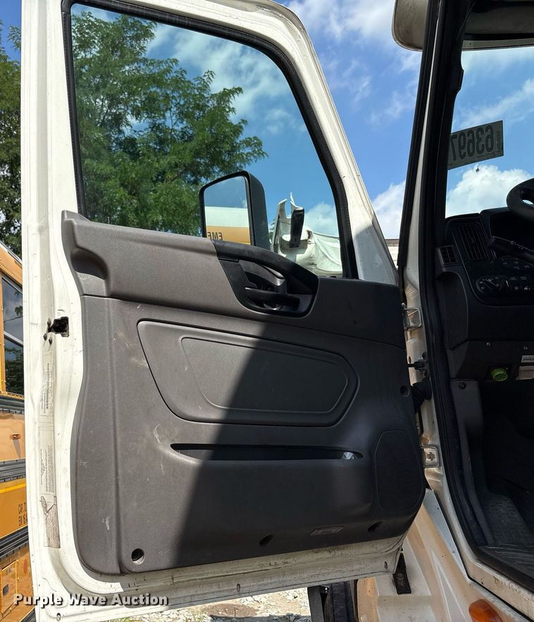 image for item YA0702 2018 International LT625 semi truck