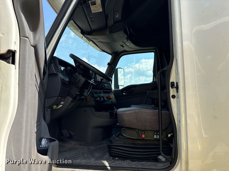 image for item YA0702 2018 International LT625 semi truck